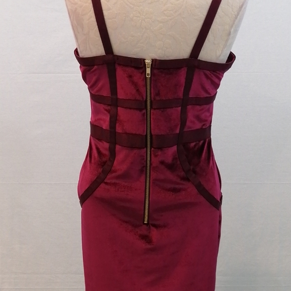 Guess Bodycon Velvet Bordeaux Dress SZ L N… - Picture 2 of 15